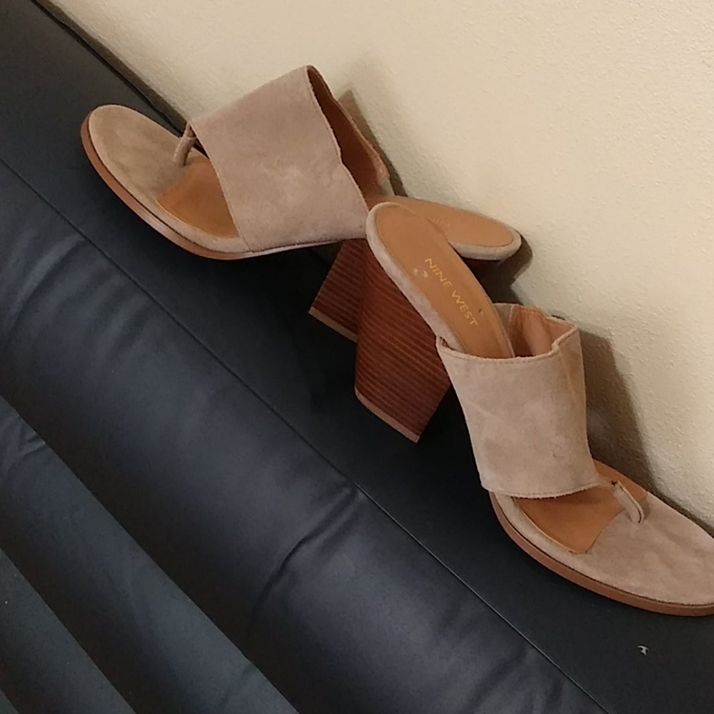 👠 heels 3 for $8